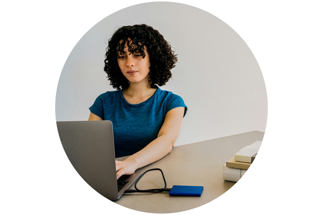 Dwa kliknięcia w Menedżerze Reklam mogą przesądzić o sukcesie lub porażce Twojej kampanii. Jedno z tych kliknięć to wybór celu kampanii. Na Instagramie (a szerzej: w Meta Ads) to właśnie on decyduje, jakich użytkowników algorytm będzie szukał i na jakie działania będzie optymalizować budżet.