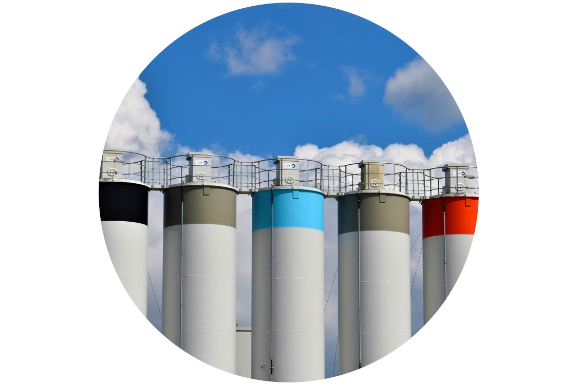 Struktura silosowa to sposób organizowania treści w witrynie internetowej, w którym każdy główny temat (tzw. silos) tworzy oddzielny „obszar” tematyczny, skupiający treści wzajemnie powiązane logicznie, semantycznie i strukturalnie.