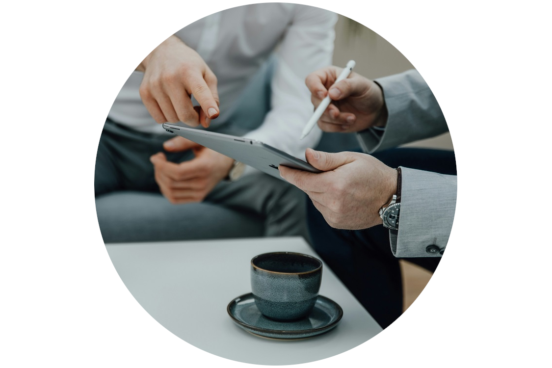 Widoczność pozorna to sytuacja, w której liczba fraz, na które strona pojawia się w wynikach wyszukiwania, zwiększa się, ale nie przekłada się to na ruch, kliknięcia ani konwersje.