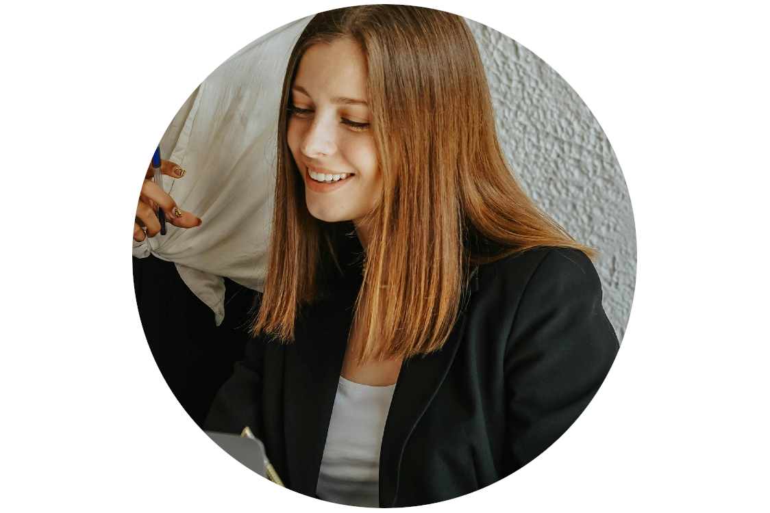 specjalistka google ads przy pracy